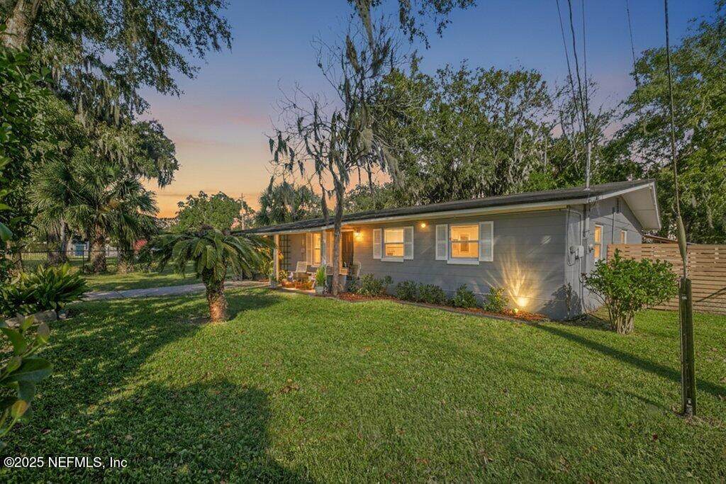 1087 Spokane Avenue - Photo 1