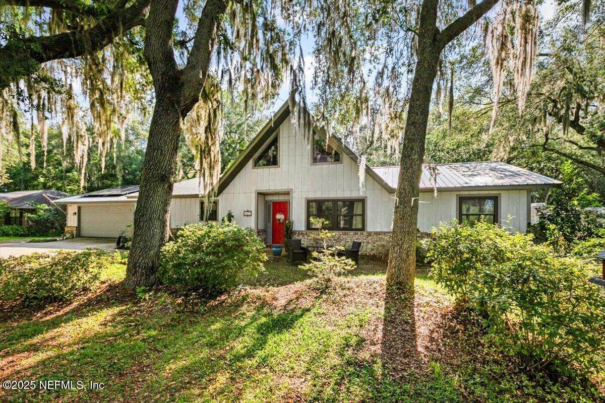 407 Lakeshore Drive - Photo 1