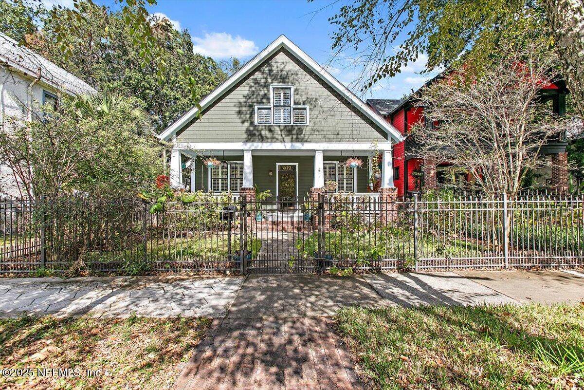 419 6TH Street - Photo 1