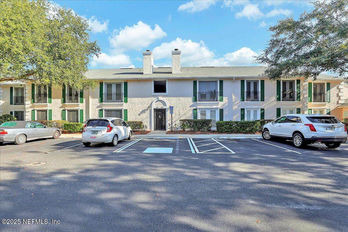 13715 Richmond Park Drive - Photo 1