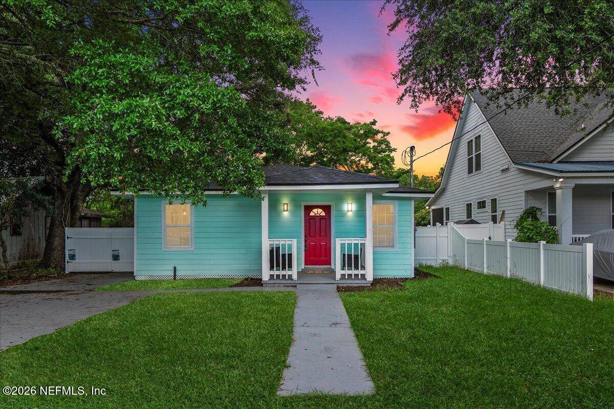 619 10TH Street - Photo 1