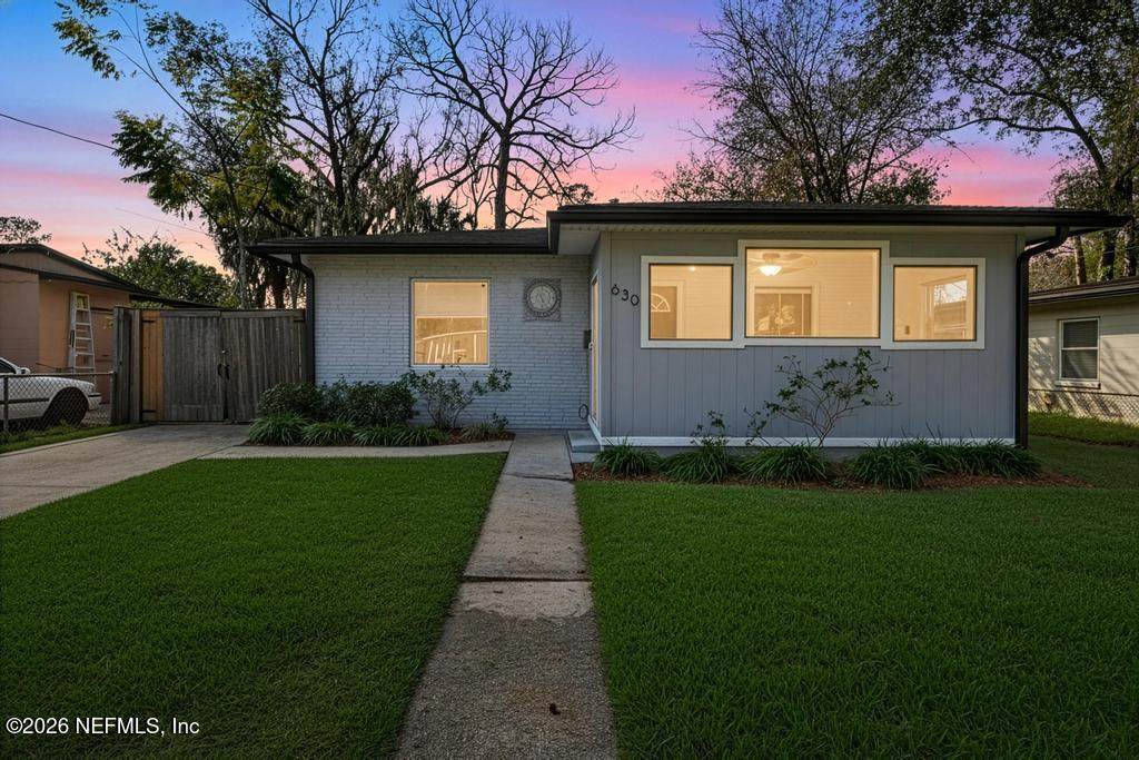 630 Comet Street - Photo 1