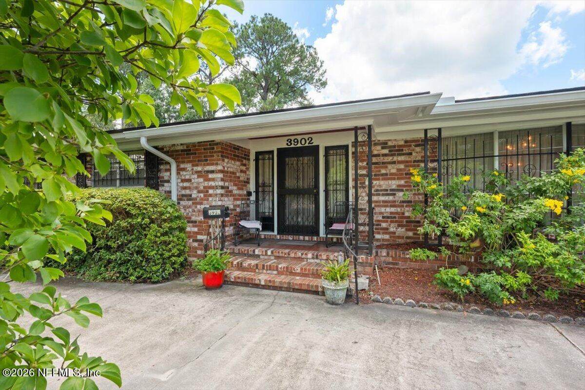 3902 Moncrief Road - Photo 1