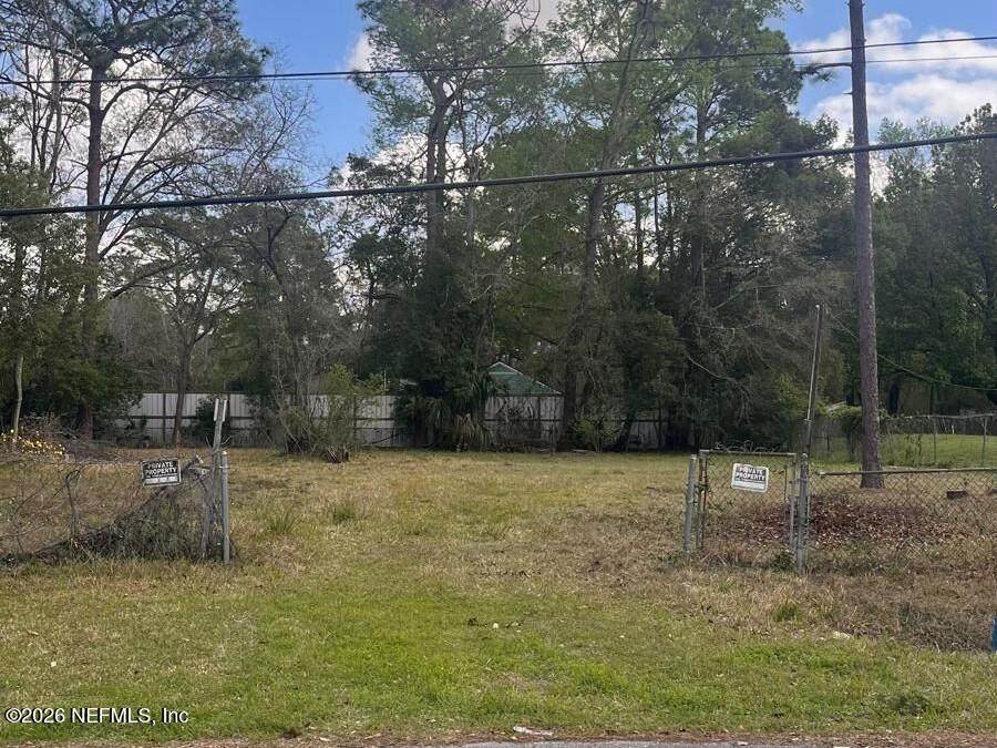 11451 Court Boulevard - Photo 1