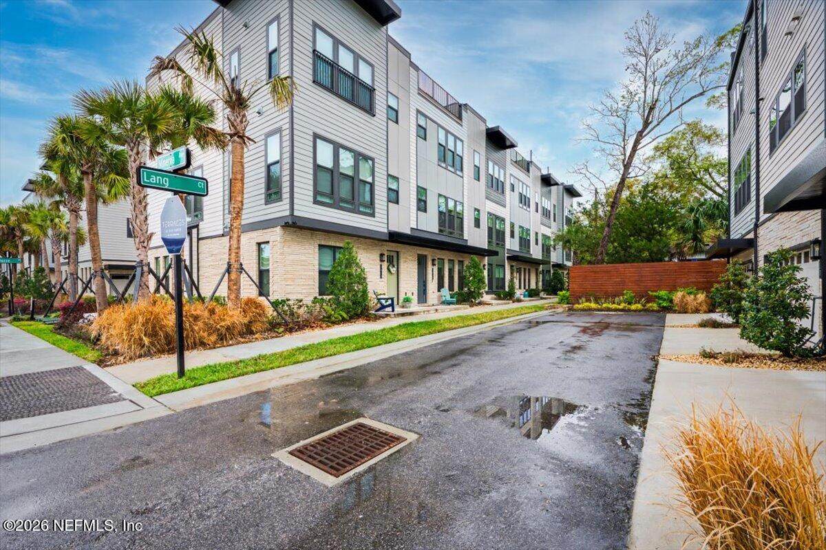 1616 Piazza Place - Photo 1