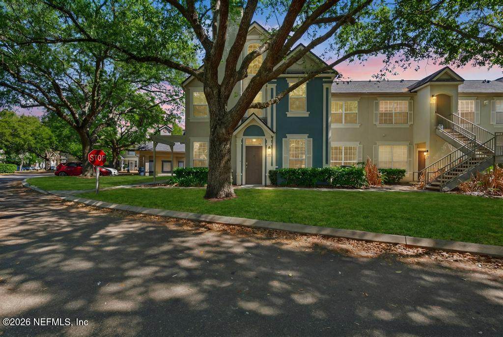 13703 Richmond Park Drive - Photo 1