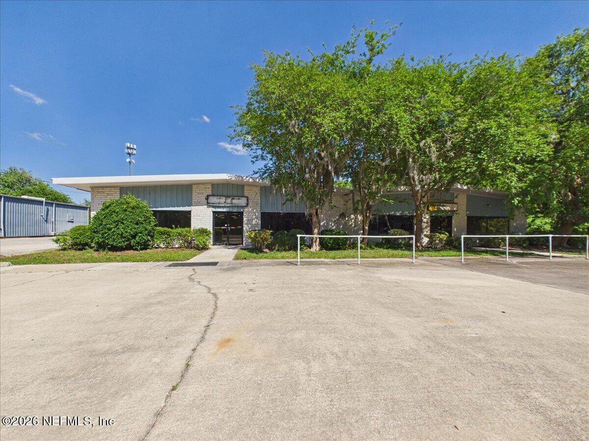 607 Palm Avenue - Photo 1