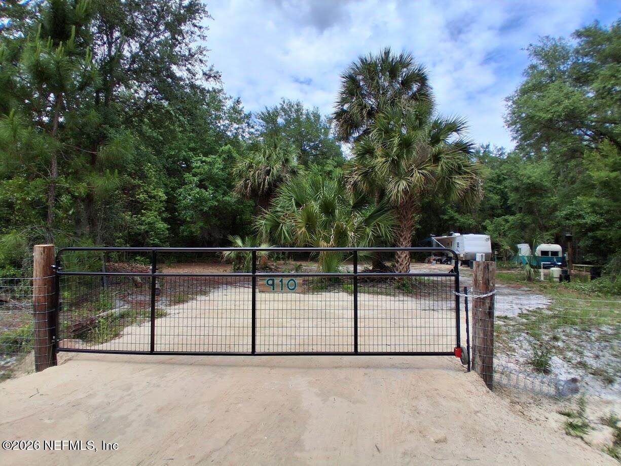 910 Paradise Boulevard - Photo 1