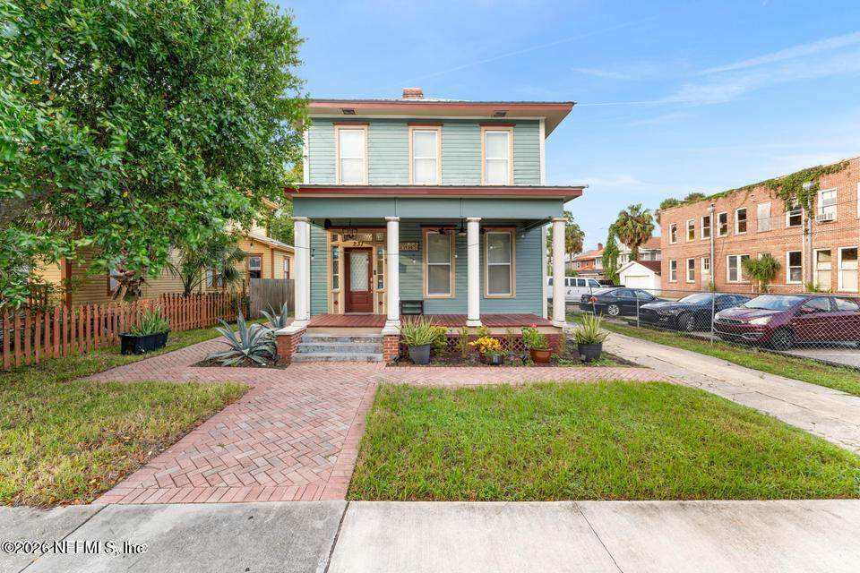 231 6TH Street - Photo 1