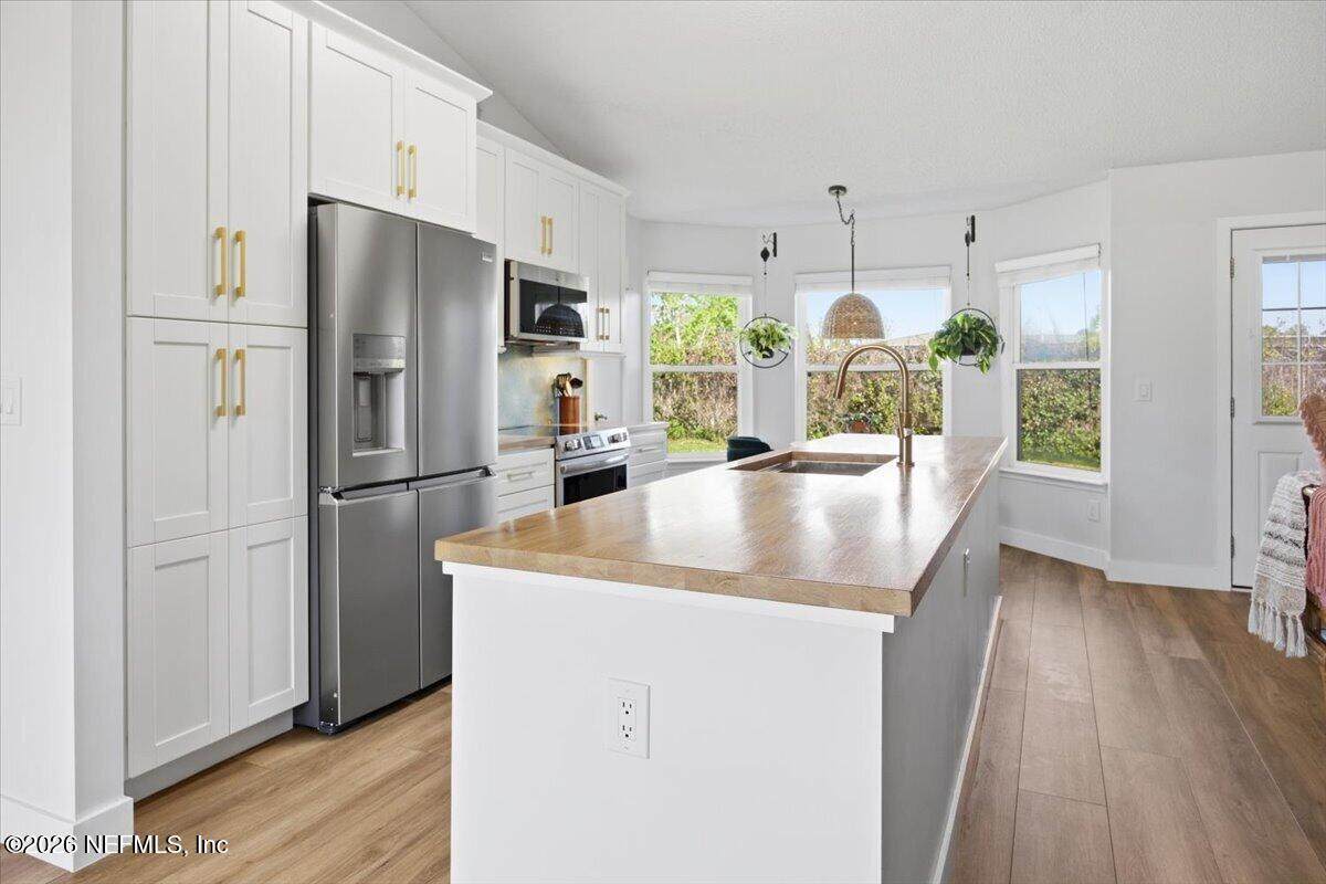 423 Baybrook Drive - Photo 1