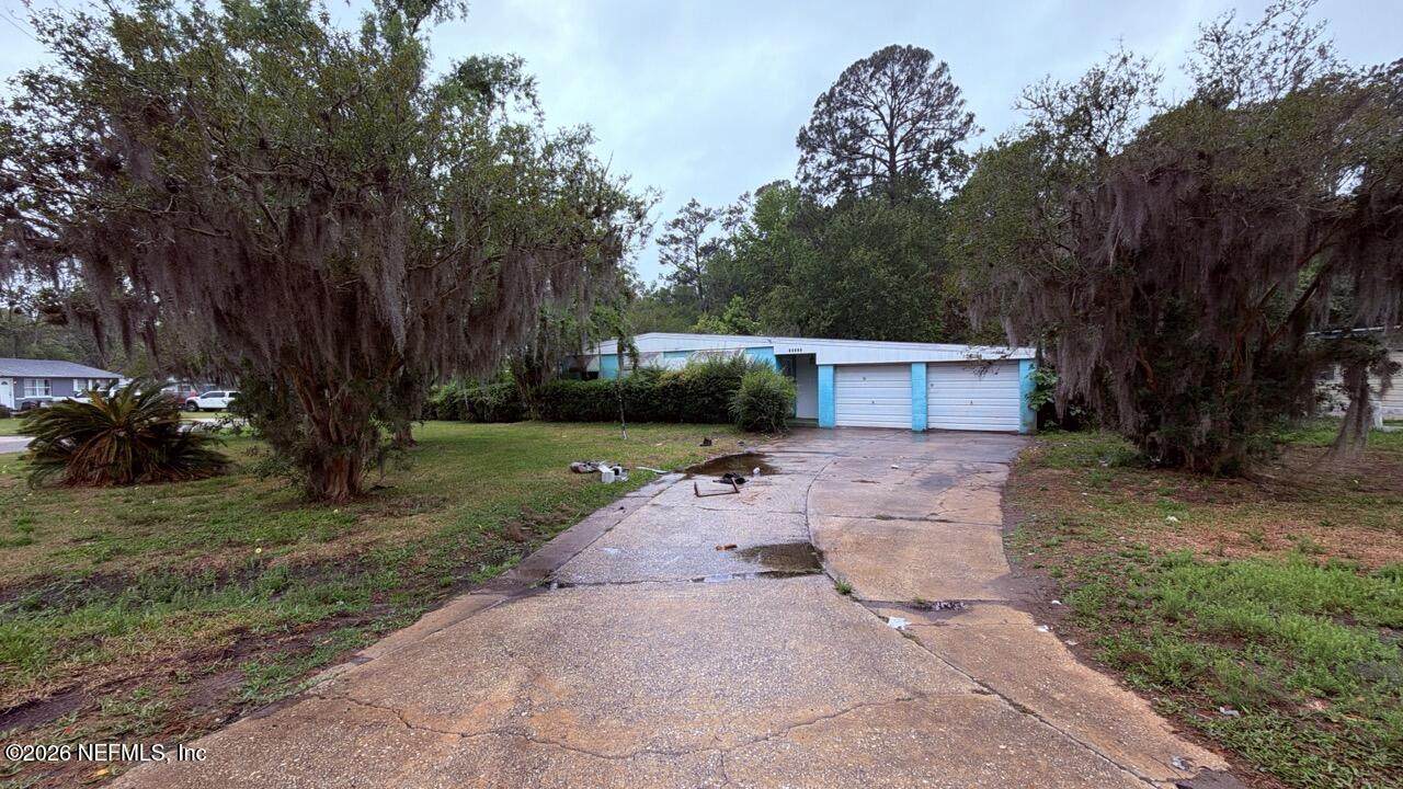 10384 Pinehurst Drive - Photo 1