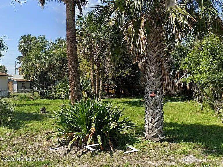 208 9TH Street - Photo 1