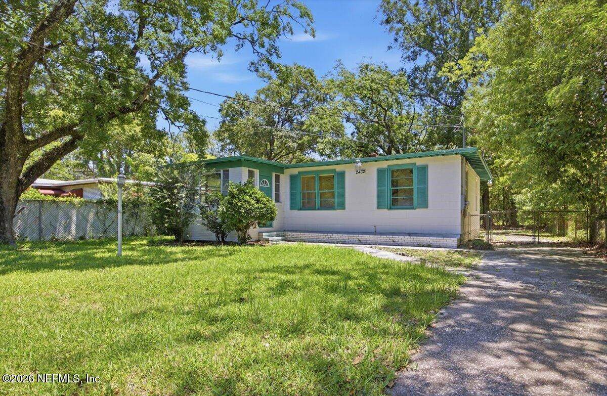 2432 Ellington Avenue - Photo 1