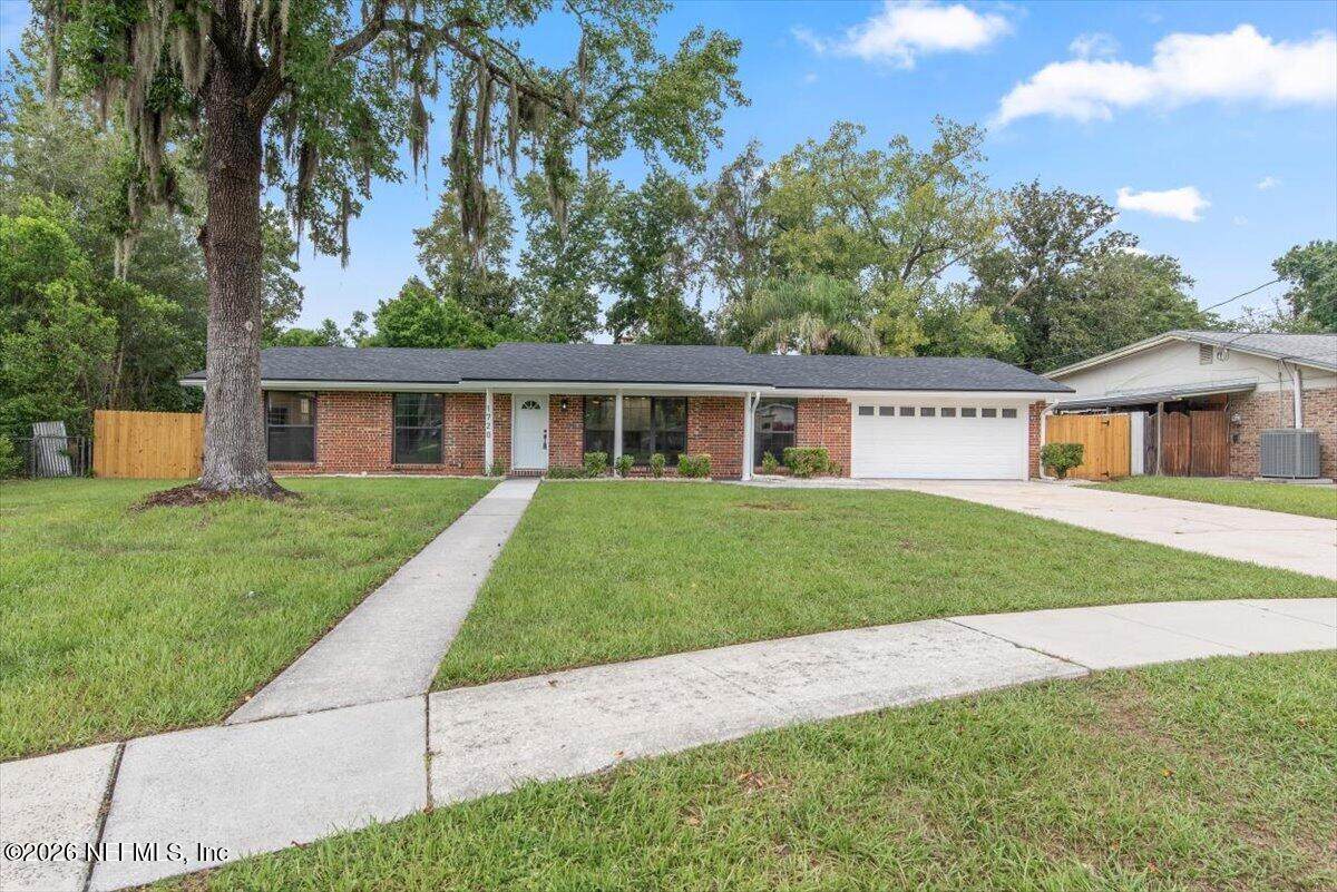1720 Bay Circle - Photo 1