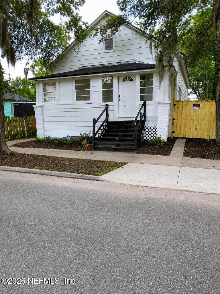 306 Woodlawn Avenue - Photo 1
