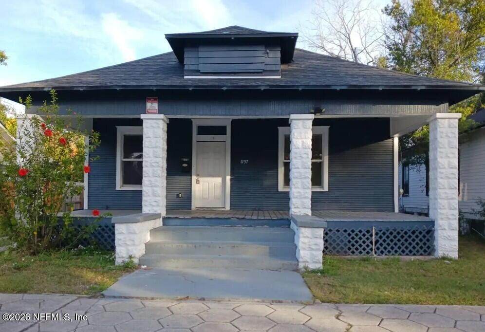 1137 W 14Th Street - Photo 1