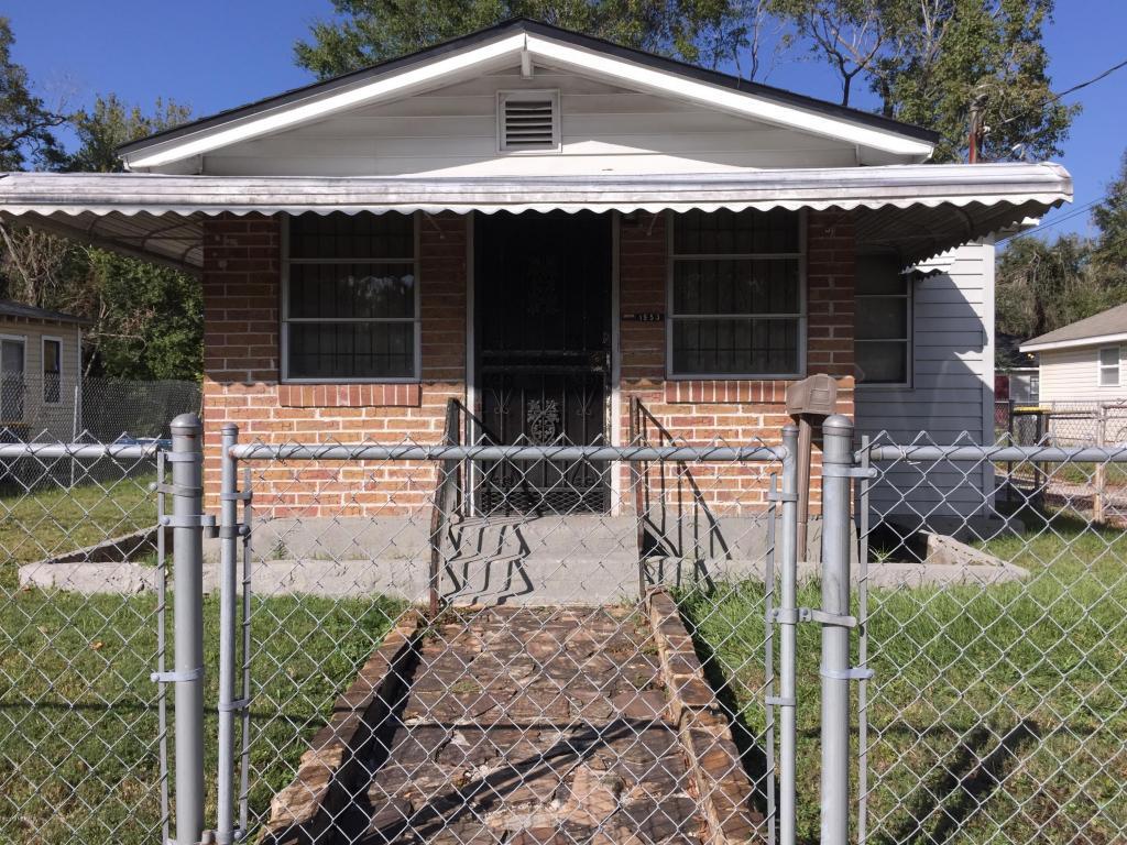 1953 13TH St - Photo 1