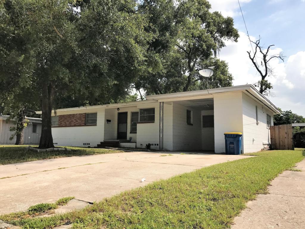 2911 Cesery Blvd - Photo 1