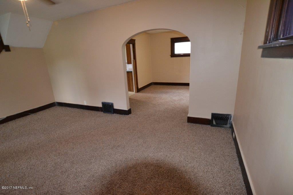 1303 10TH St - Photo 1