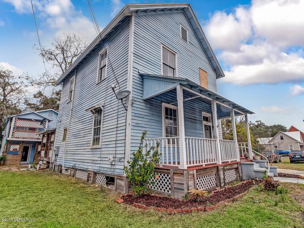 113 8TH St - Photo 1