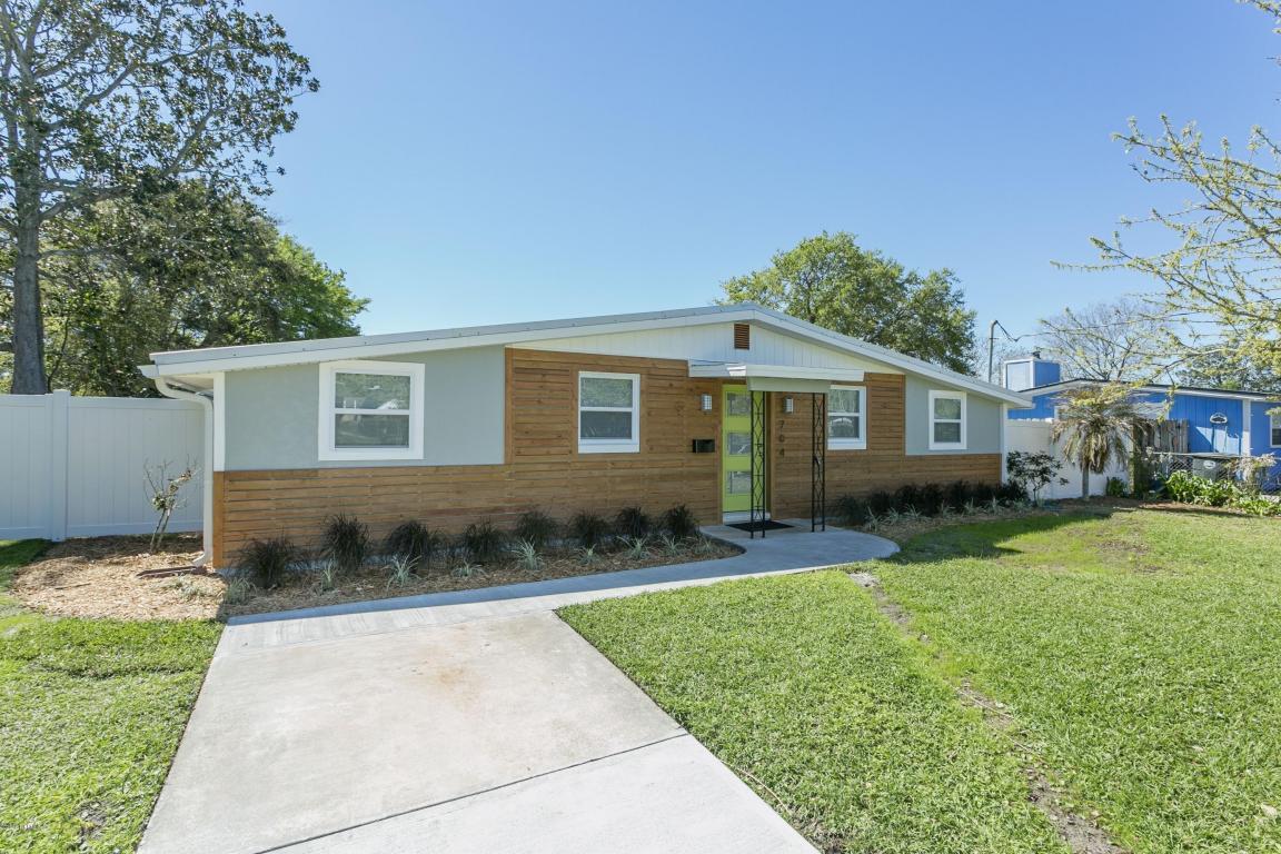 704 Redfin Dr - Photo 1