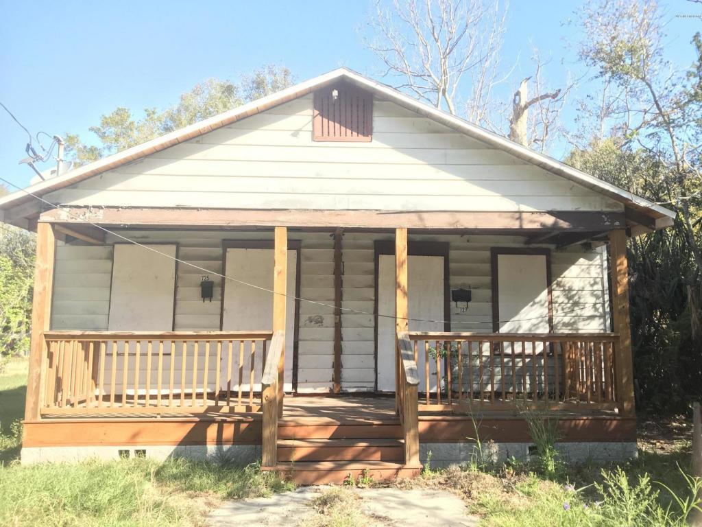 725 5TH St - Photo 1