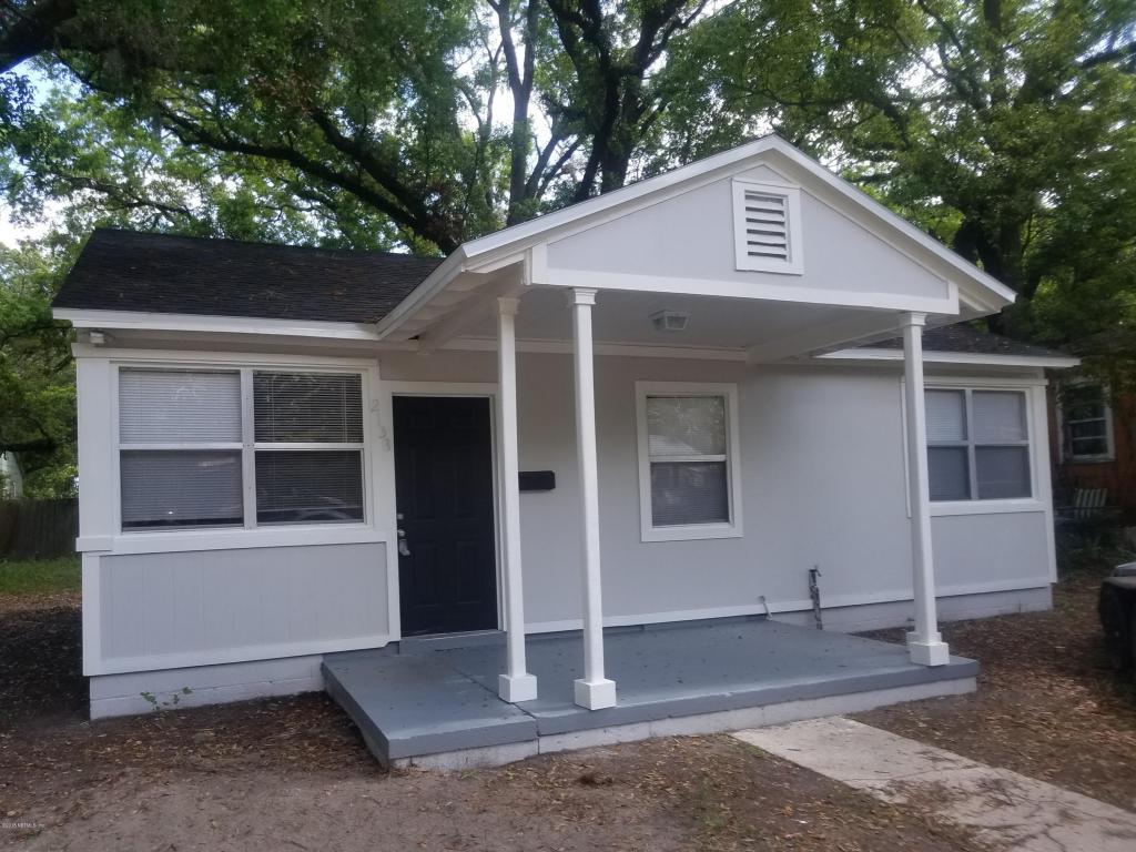 2133 Louise St - Photo 1
