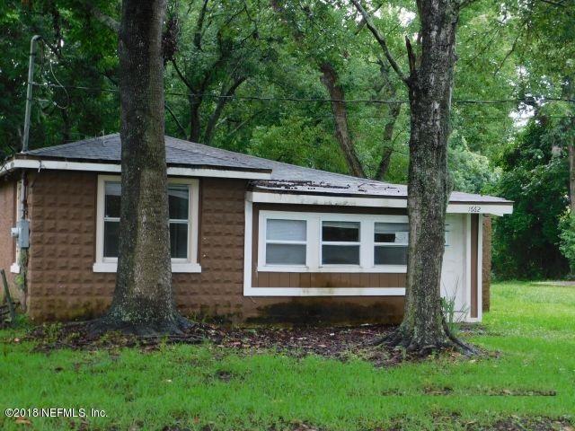 1662 Oakhurst Ave - Photo 1