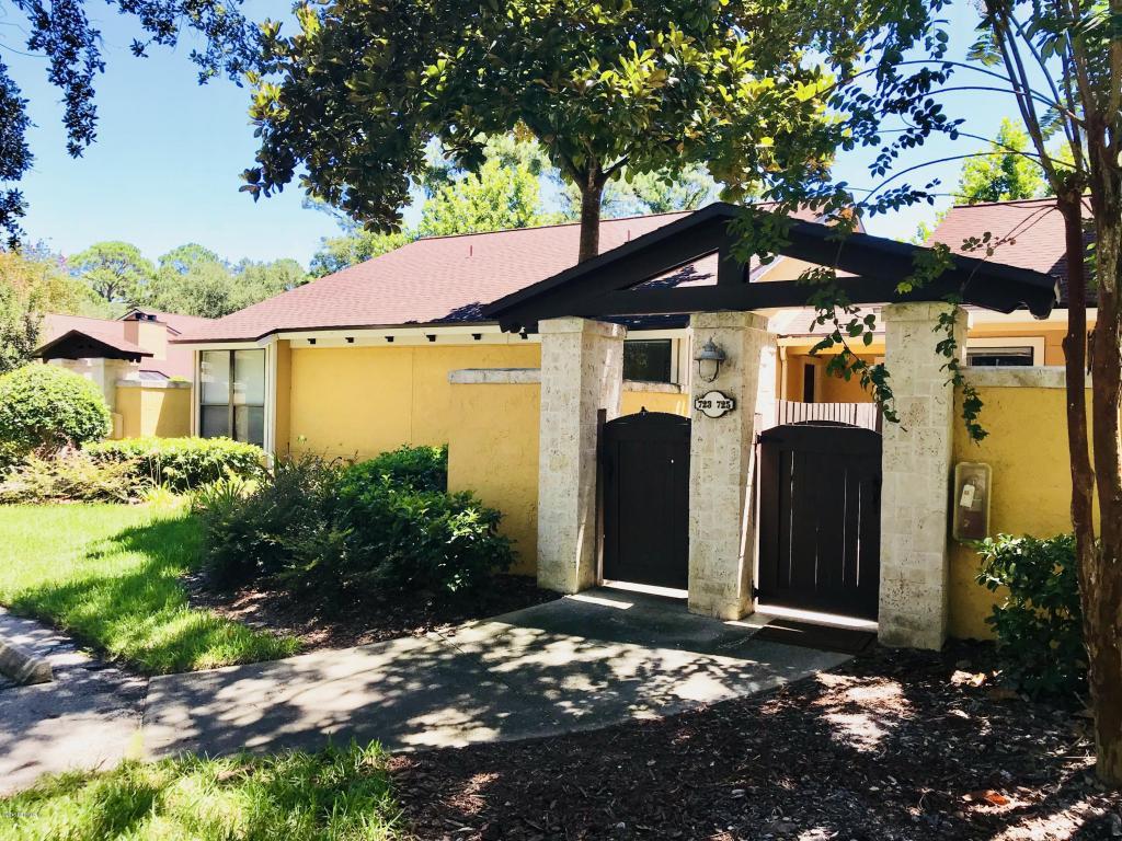 723 Driftwood Cir - Photo 1