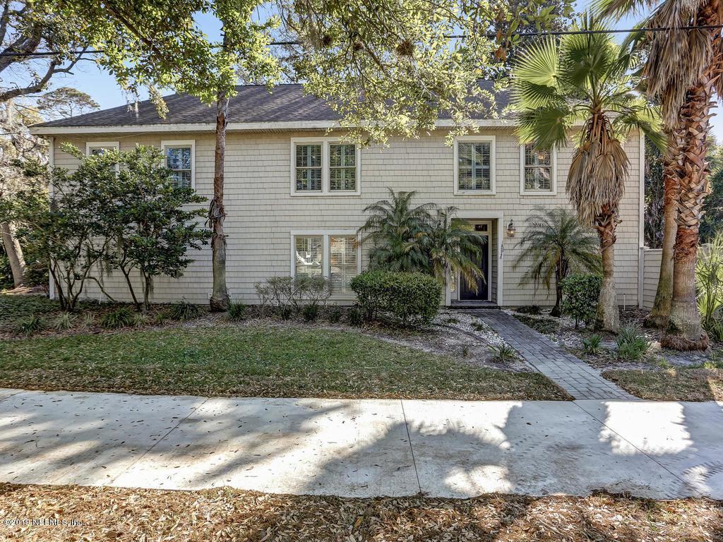 394 9TH St - Photo 1