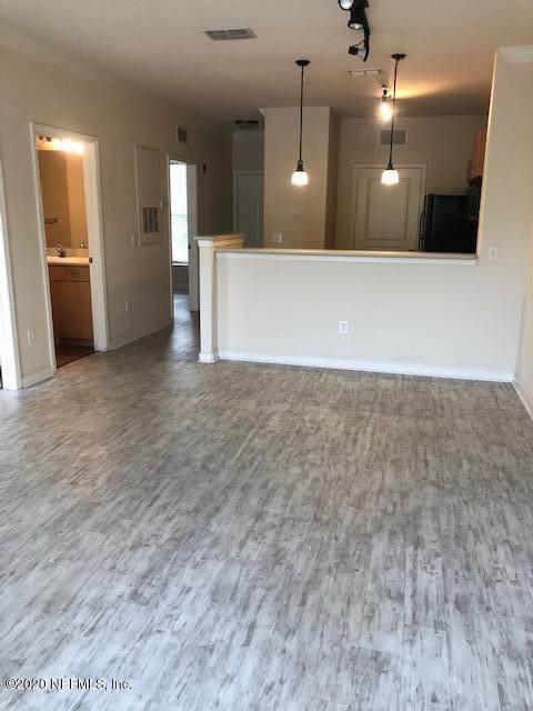 8290 Gate Pkwy - Photo 1