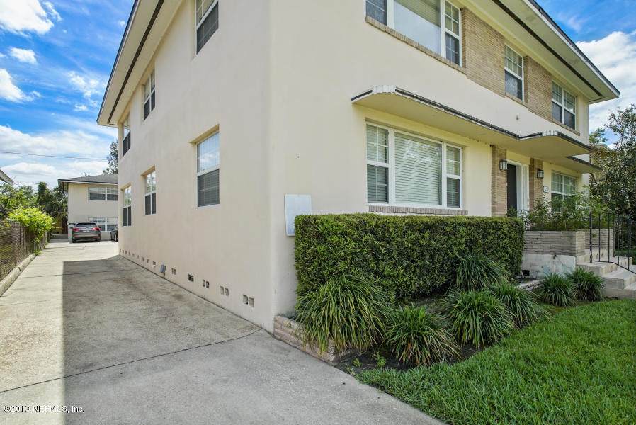 1214 Belmont Ter - Photo 1