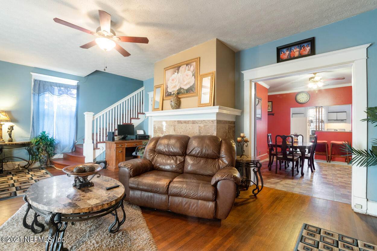 145 10TH St - Photo 1