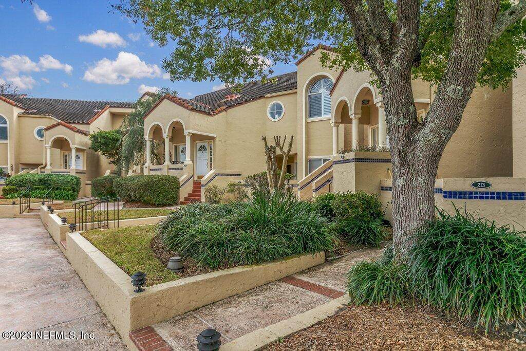 4020 Lavista Cir - Photo 1
