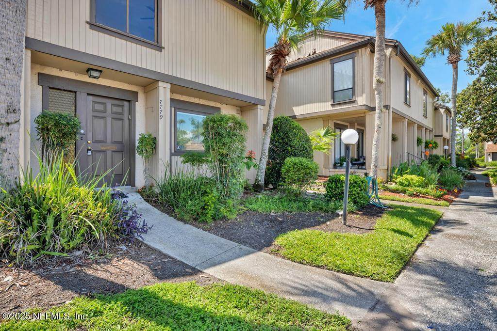7779 Las Palmas Way - Photo 1