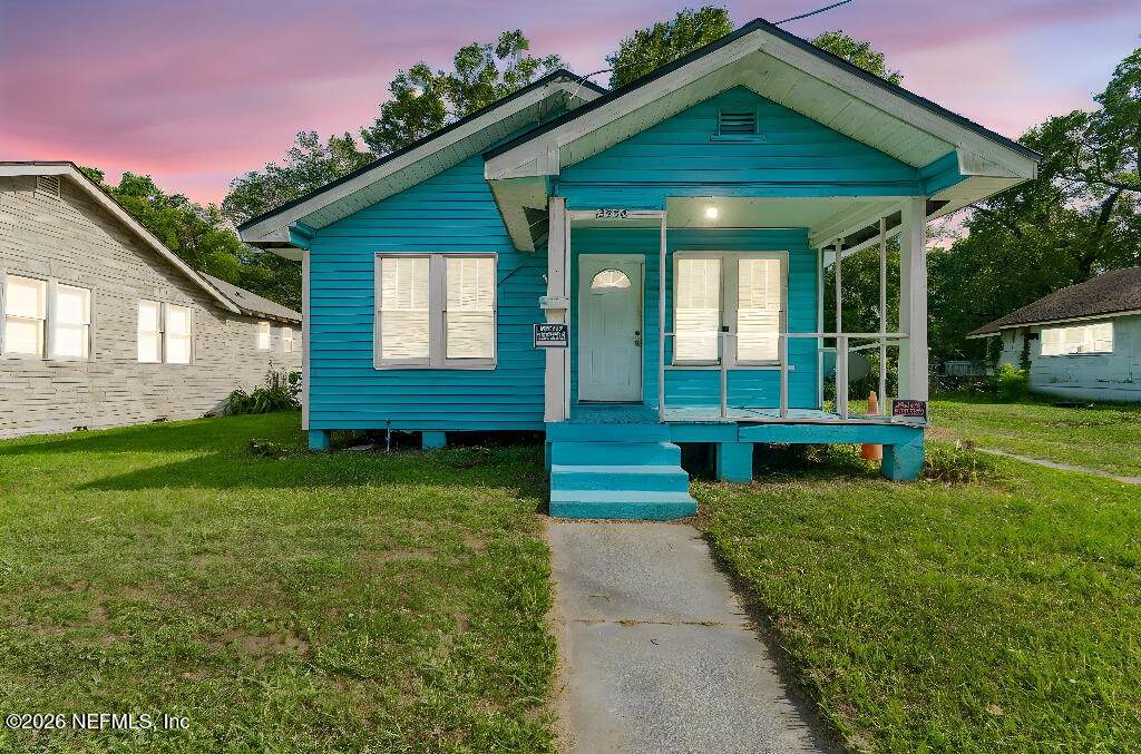 2536 Lowell Avenue - Photo 1