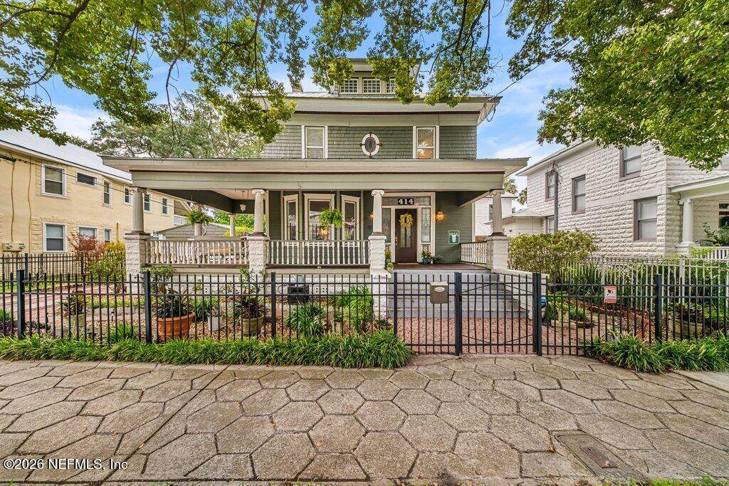 414 6TH Street - Photo 1
