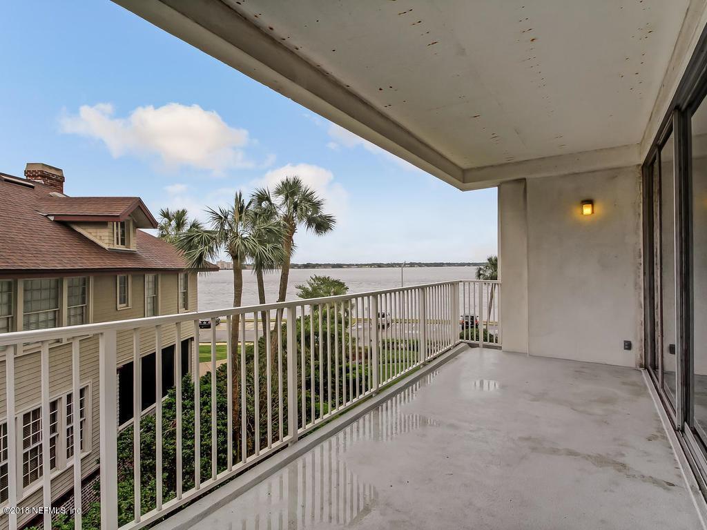 1560 Lancaster Ter - Photo 1