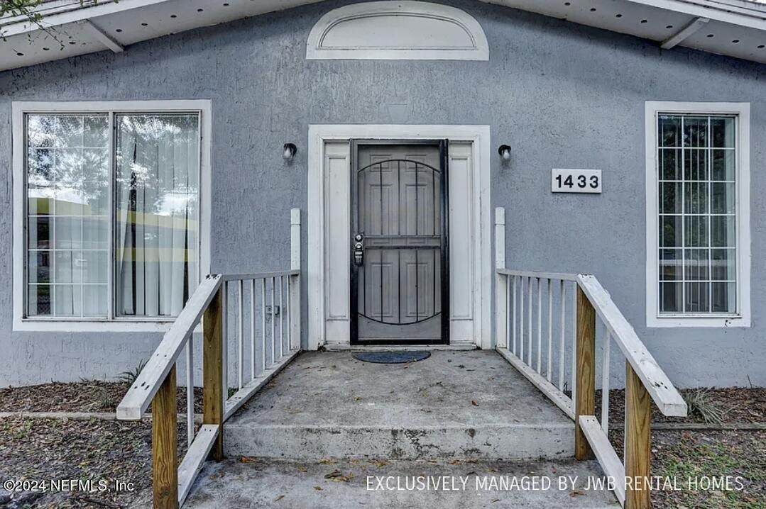 1433 33RD Street - Photo 1