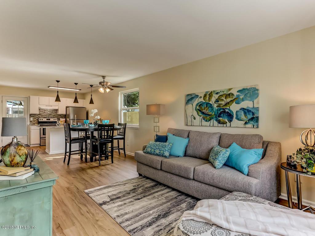 615 7TH Ave - Photo 1
