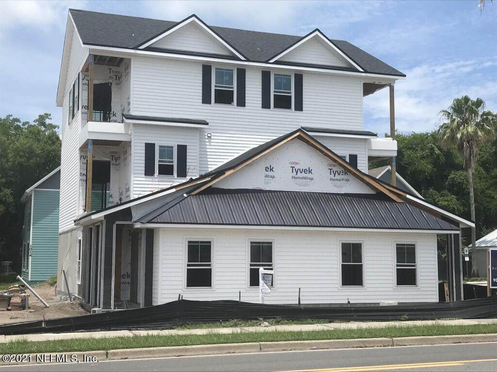 1017 8TH St - Photo 1