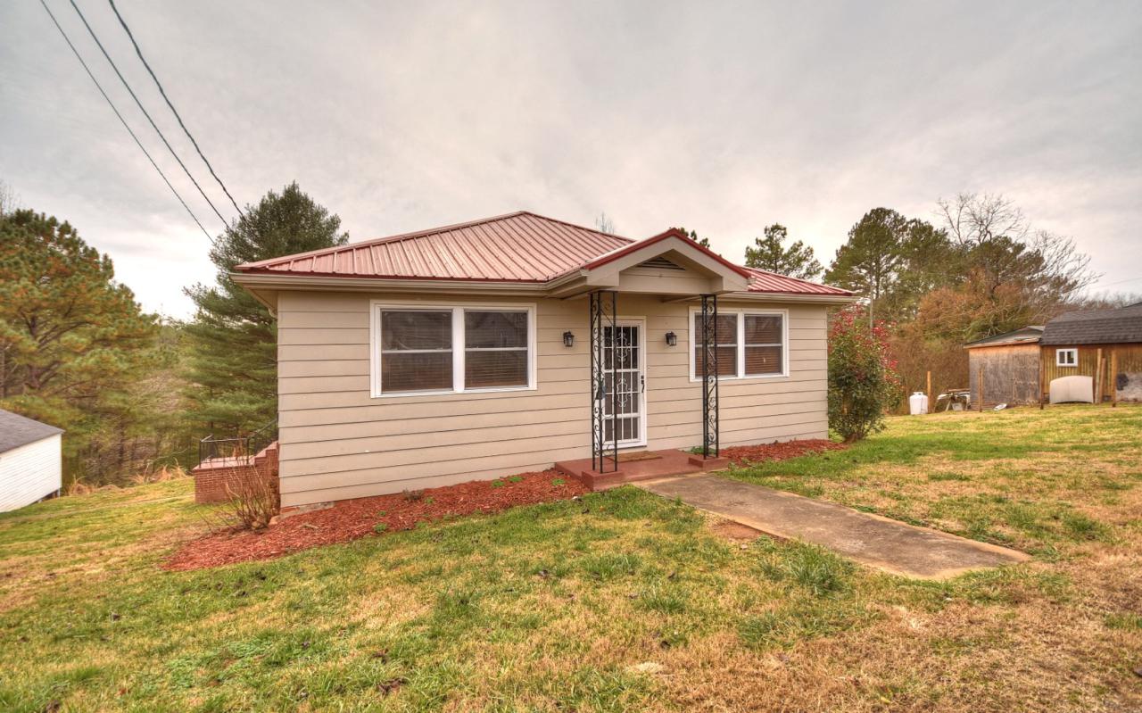 582 Isabella Ave - Photo 1