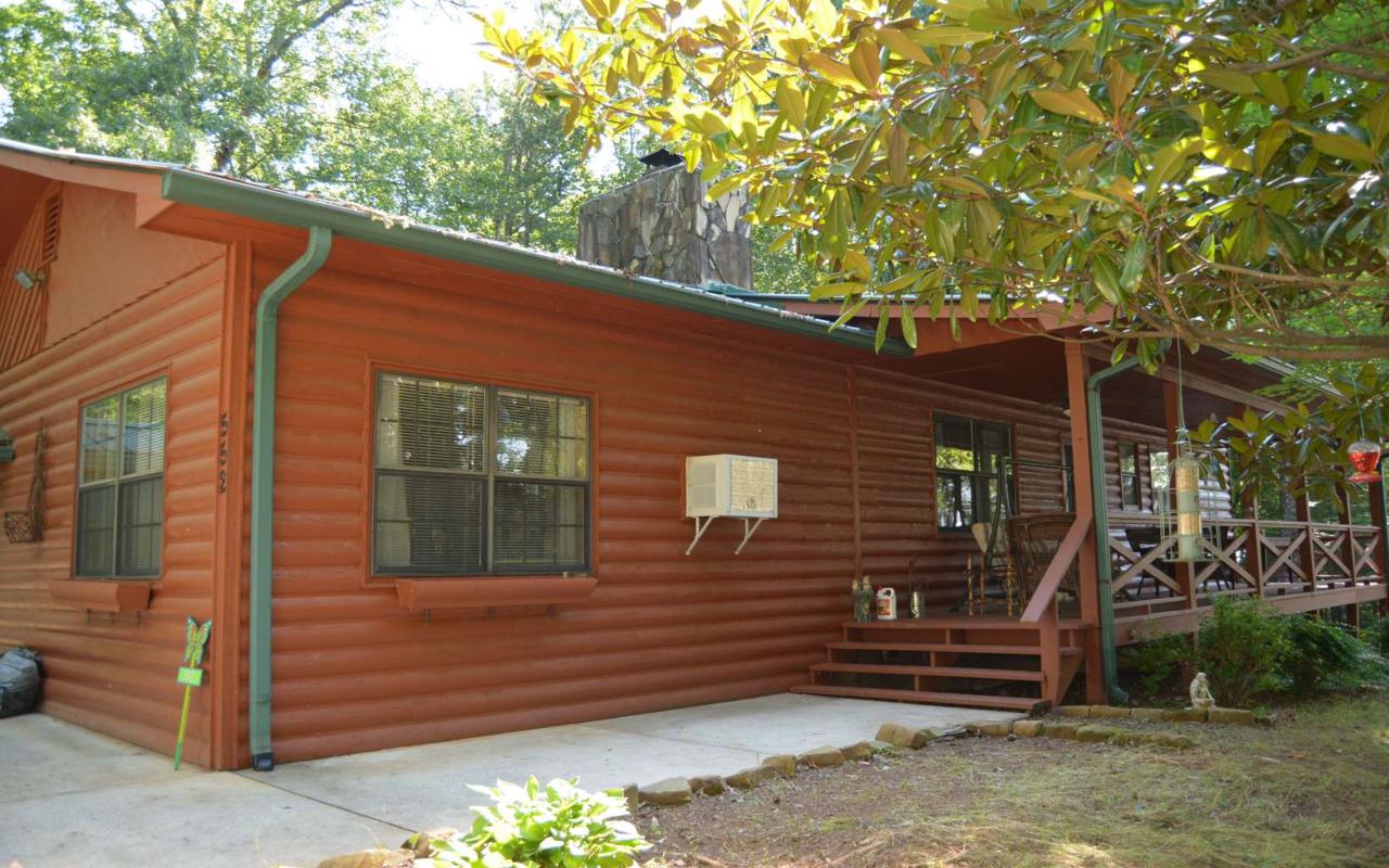 552 West Hills Dr - Photo 1