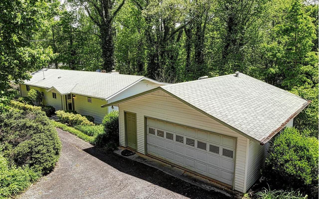 671 Lakeview - Photo 1