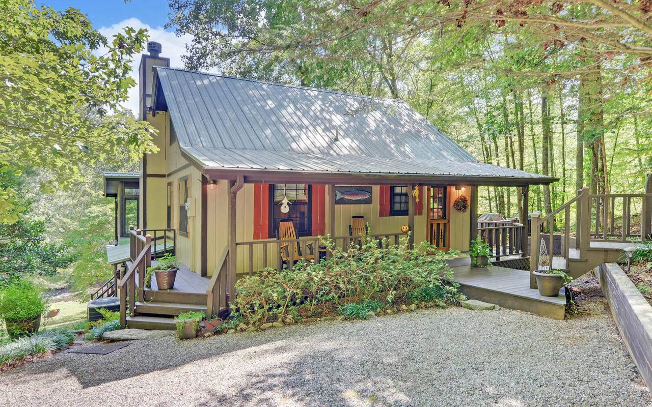 309 Holly Circle - Photo 1