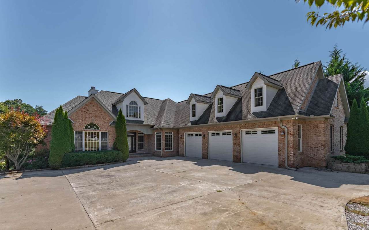 26 Fountain Oaks - Photo 1