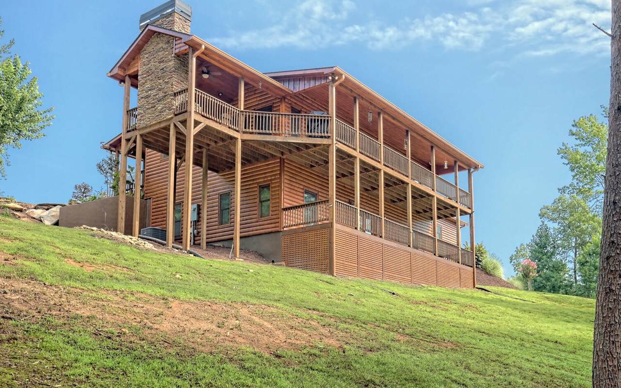 565 Kensington Drive - Photo 1