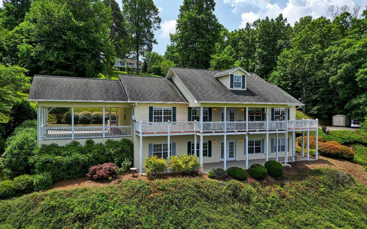 372 Hillside Drive - Photo 1