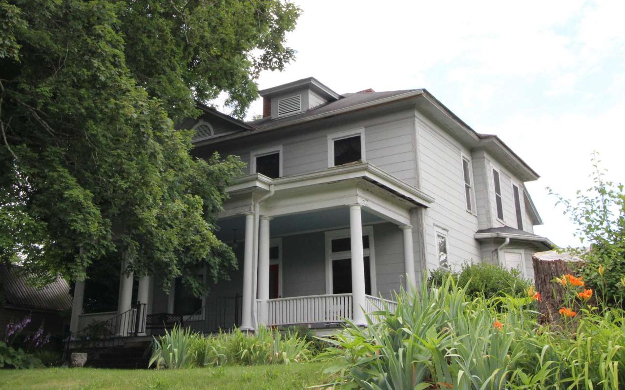 734 Valley River Ave - Photo 1