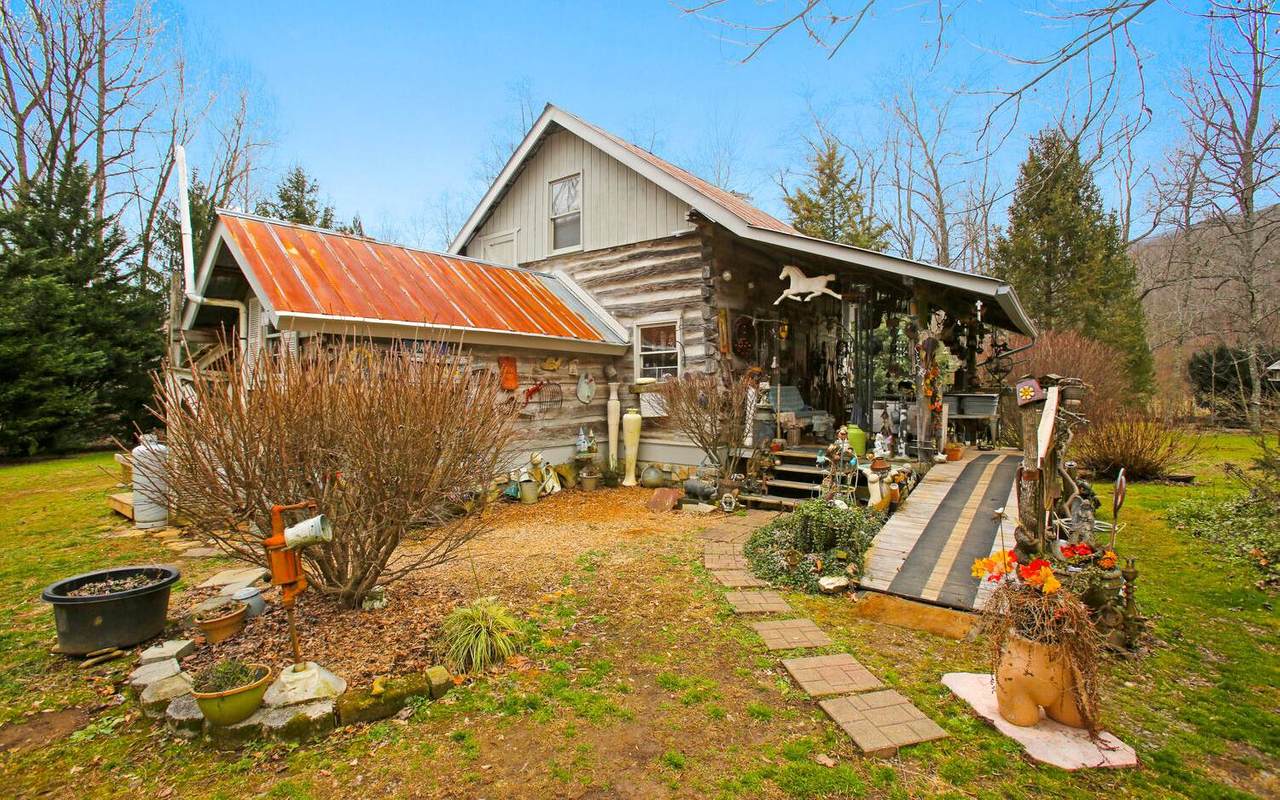 1064 Muskrat Creek Rd - Photo 1